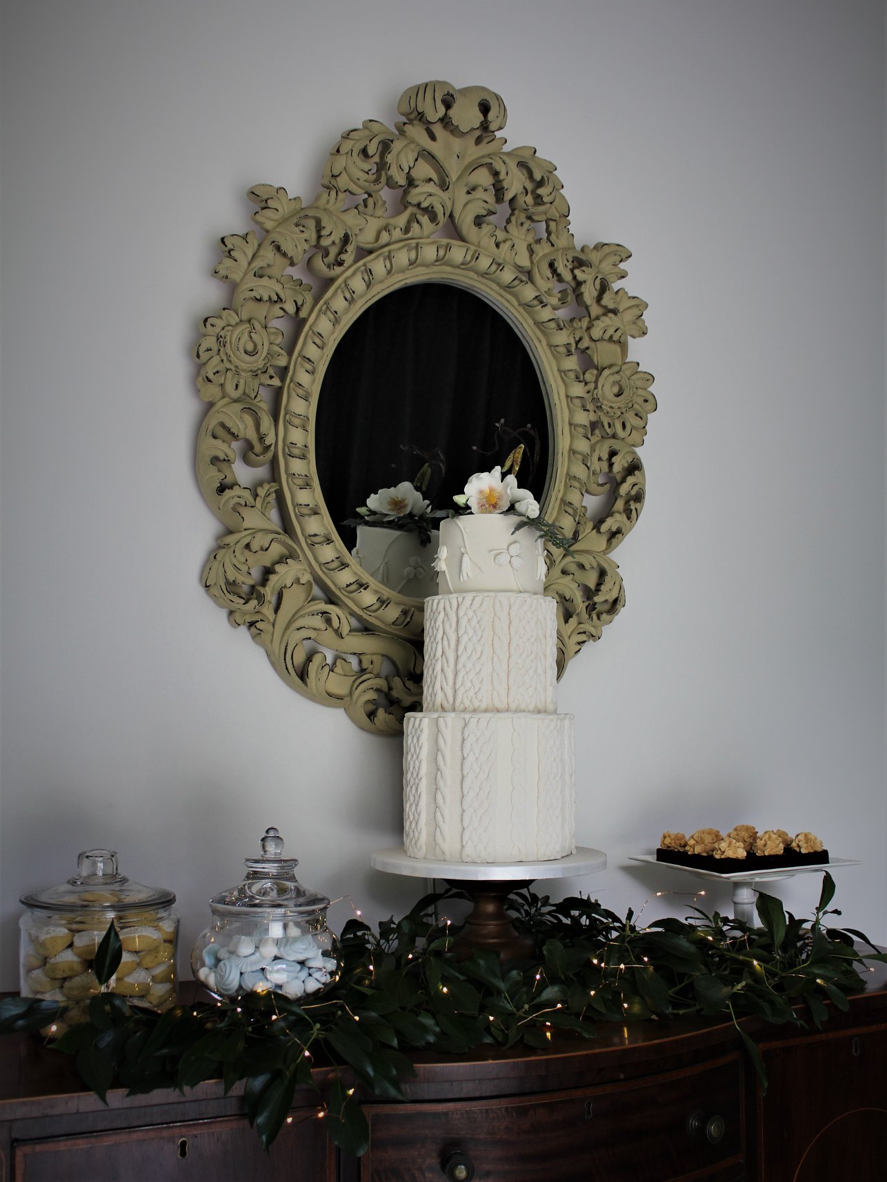 Picture of white aran sweater cake