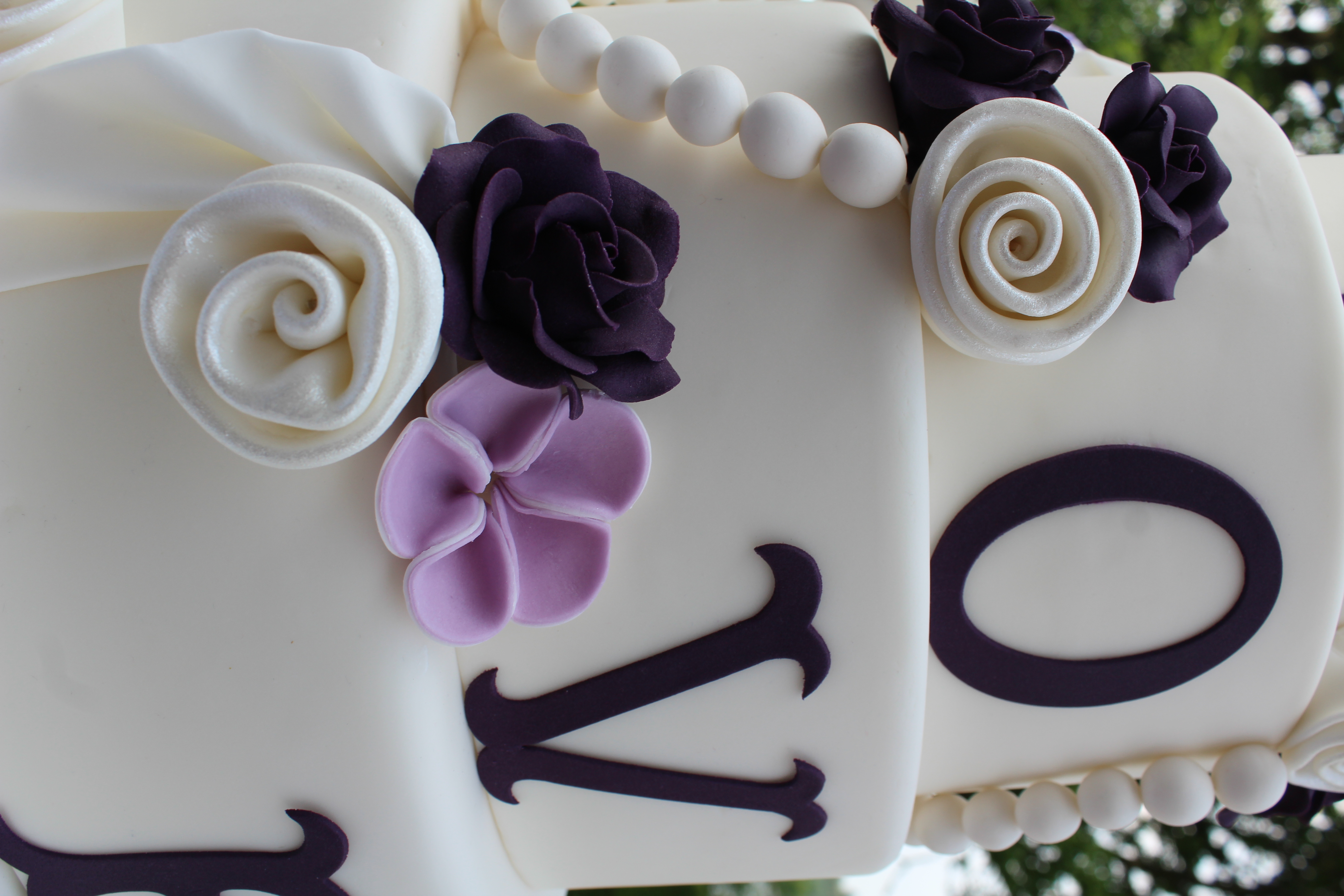 Closup of fondant flowers on the cake